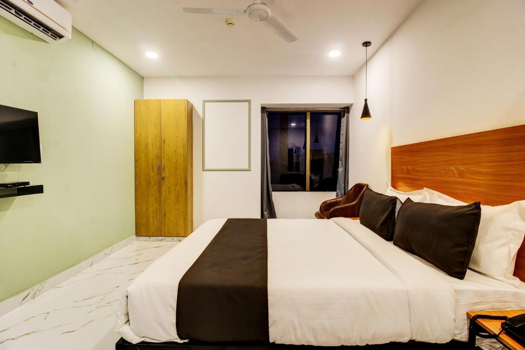 Super Townhouse Rcc Hotel Banjara Hills Haïdarabad Extérieur photo