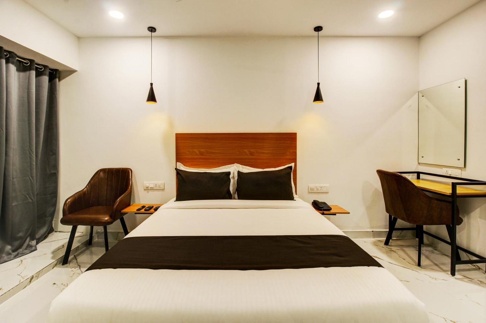 Super Townhouse Rcc Hotel Banjara Hills Haïdarabad Extérieur photo