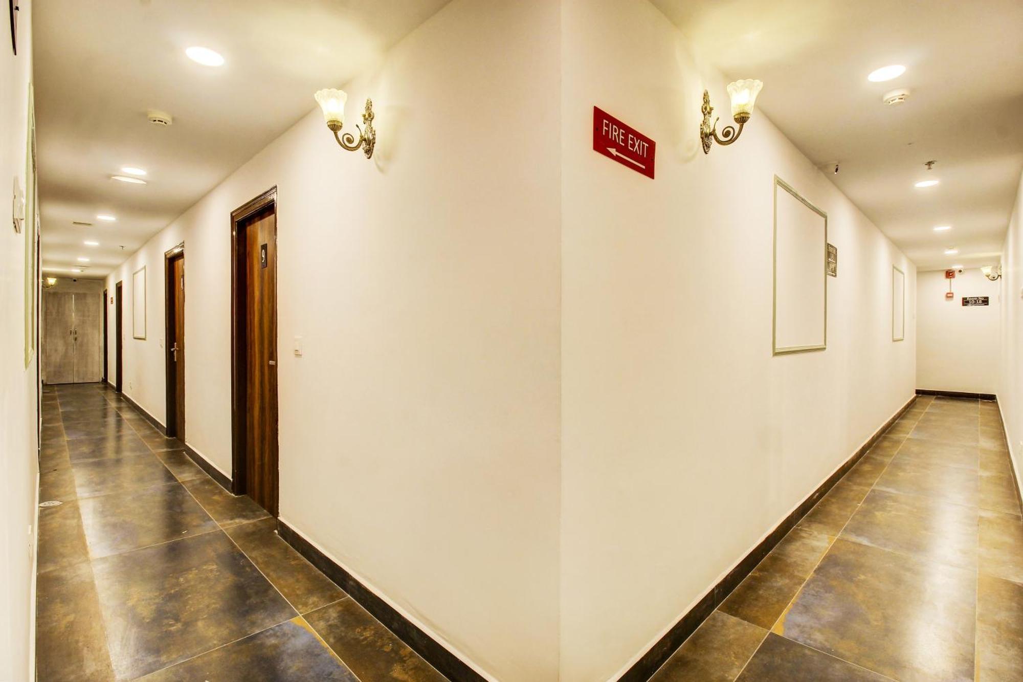 Super Townhouse Rcc Hotel Banjara Hills Haïdarabad Extérieur photo