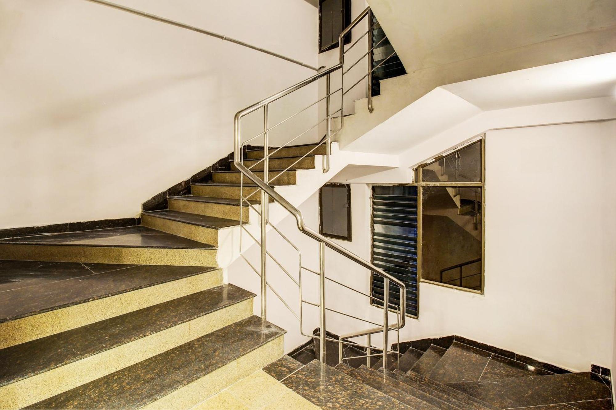 Super Townhouse Rcc Hotel Banjara Hills Haïdarabad Extérieur photo